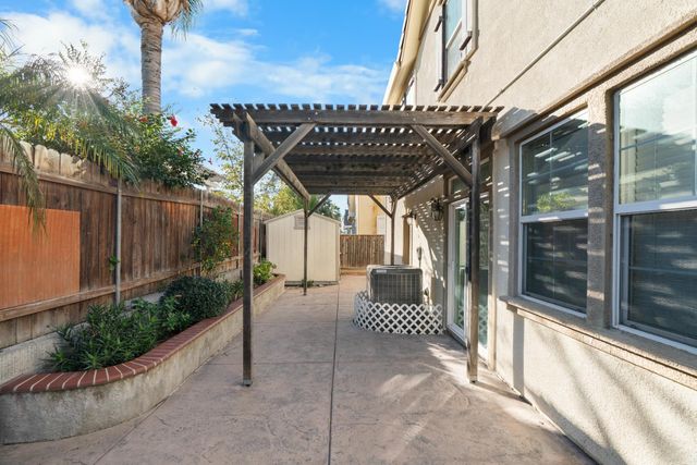 2280 Gibralter Ln, Tracy, CA 95377