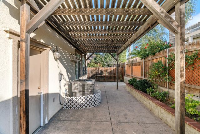 2280 Gibralter Ln, Tracy, CA 95377