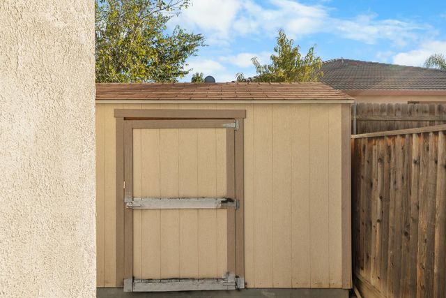 2280 Gibralter Ln, Tracy, CA 95377