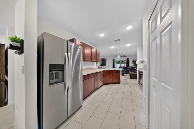 949 SW Fisherman Avenue, Port St Lucie, FL 34953