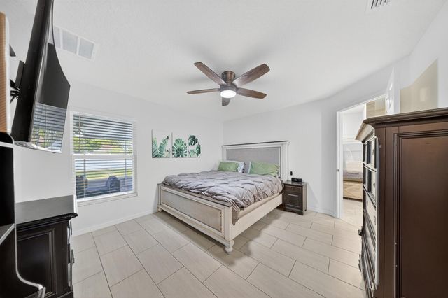 949 SW Fisherman Avenue, Port St Lucie, FL 34953