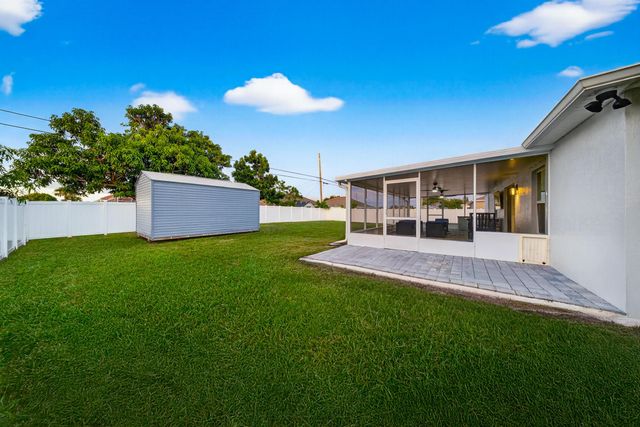 949 SW Fisherman Avenue, Port St Lucie, FL 34953