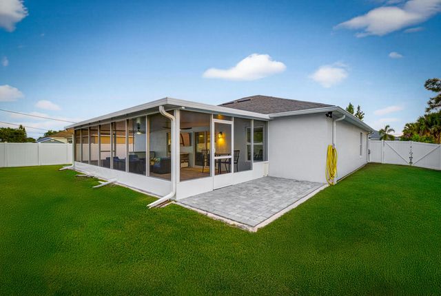 949 SW Fisherman Avenue, Port St Lucie, FL 34953