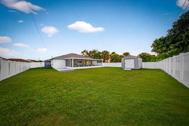 949 SW Fisherman Avenue, Port St Lucie, FL 34953