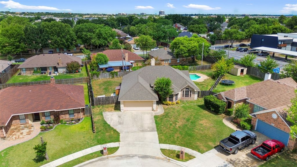 5344 Lynda Court, North Richland Hills, TX 76180 — exterior