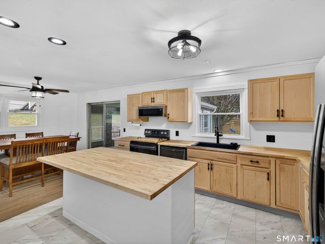 11 Green Briar Road, Norwich, CT 06360