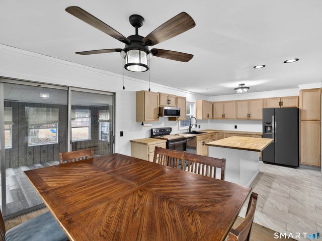 11 Green Briar Road, Norwich, CT 06360