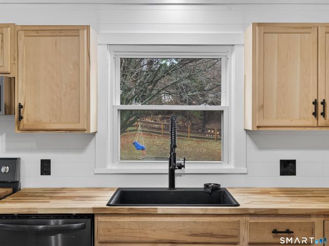 11 Green Briar Road, Norwich, CT 06360