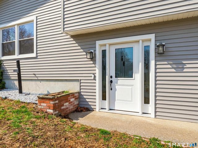 11 Green Briar Road, Norwich, CT 06360