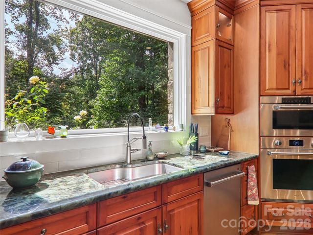 404 Southview Lane, Flat Rock, NC 28731