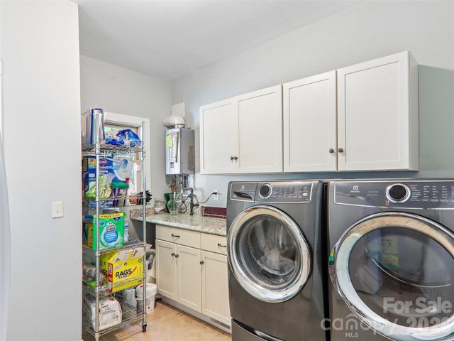 404 Southview Lane, Flat Rock, NC 28731