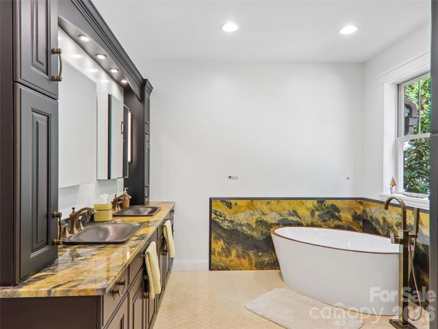 404 Southview Lane, Flat Rock, NC 28731