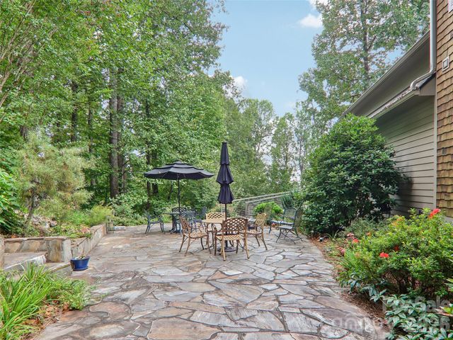 404 Southview Lane, Flat Rock, NC 28731