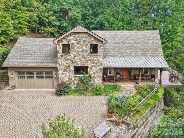 404 Southview Lane, Flat Rock, NC 28731