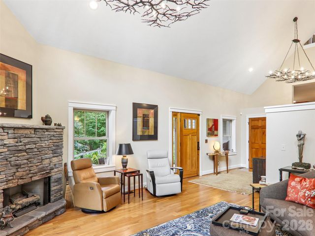 404 Southview Lane, Flat Rock, NC 28731