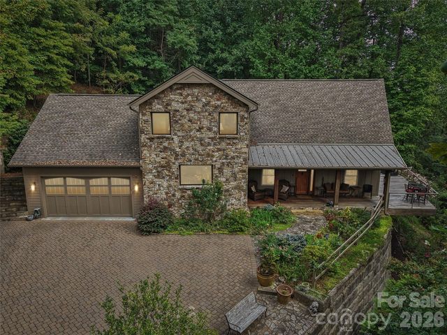 404 Southview Lane, Flat Rock, NC 28731