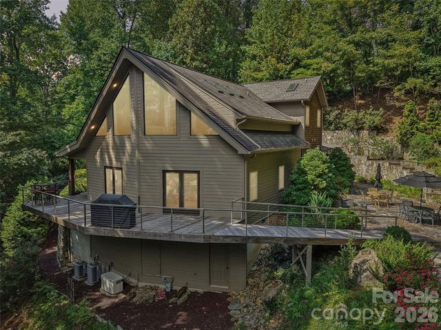 404 Southview Lane, Flat Rock, NC 28731