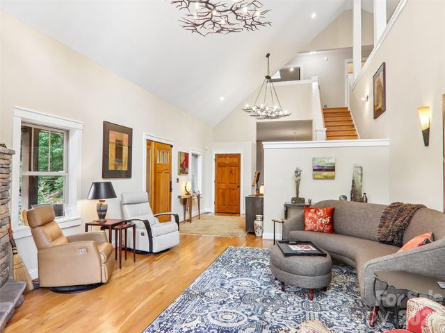 404 Southview Lane, Flat Rock, NC 28731