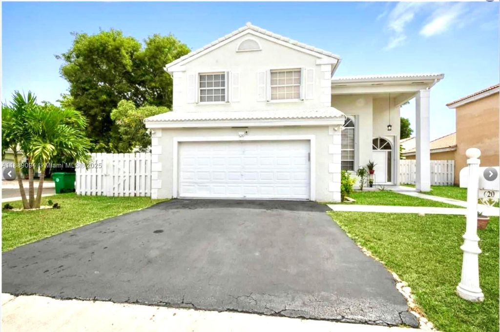 620 Royal Palm Way, Davie, FL 33325