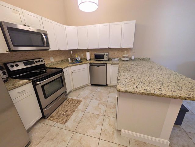 5513 Eagle Lake Drive, Palm Beach Gardens, FL 33418