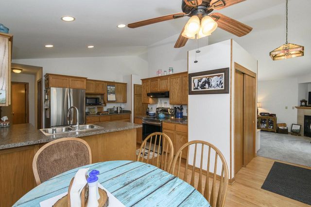 966 Bay View CIRCLE, Mukwonago, WI 53149
