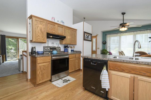 966 Bay View CIRCLE, Mukwonago, WI 53149