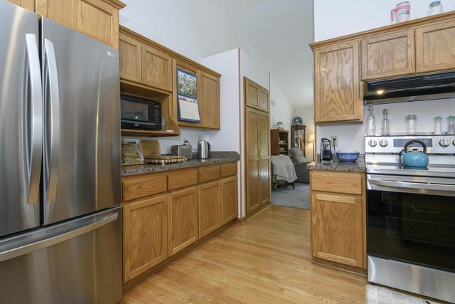 966 Bay View CIRCLE, Mukwonago, WI 53149
