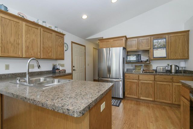 966 Bay View CIRCLE, Mukwonago, WI 53149