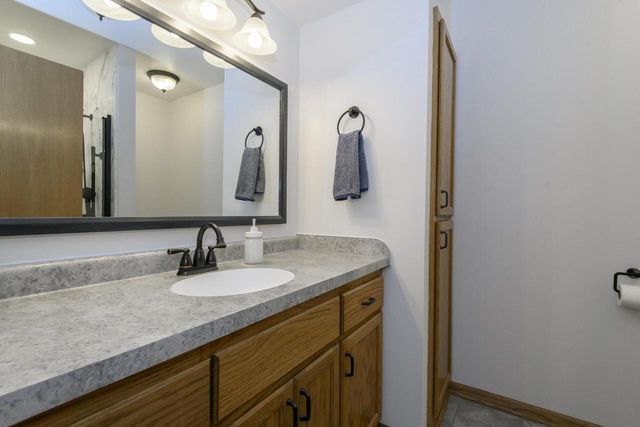 966 Bay View CIRCLE, Mukwonago, WI 53149