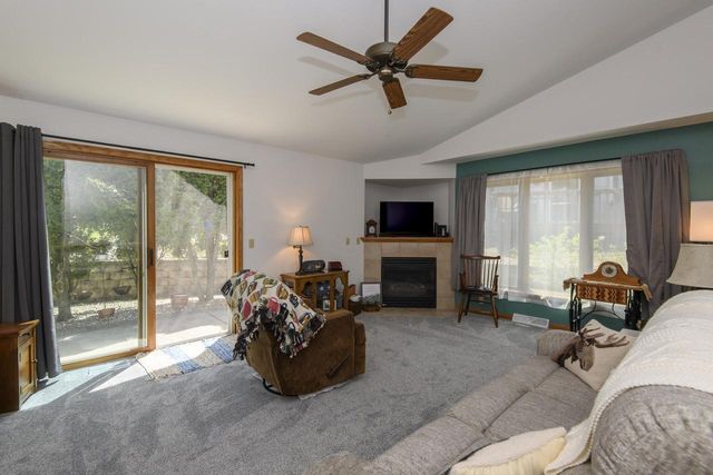 966 Bay View CIRCLE, Mukwonago, WI 53149
