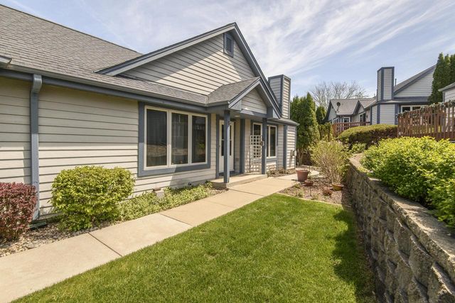 966 Bay View CIRCLE, Mukwonago, WI 53149