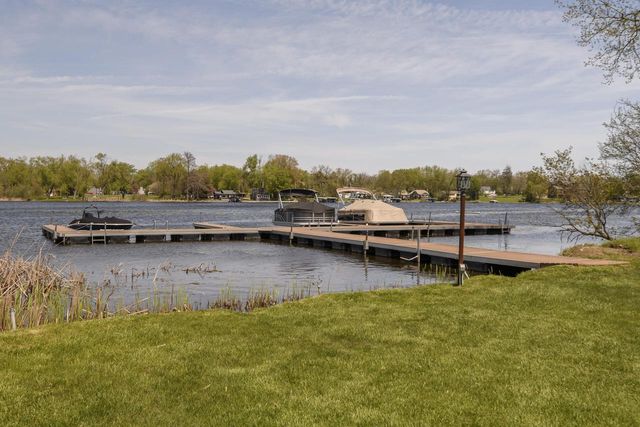 966 Bay View CIRCLE, Mukwonago, WI 53149