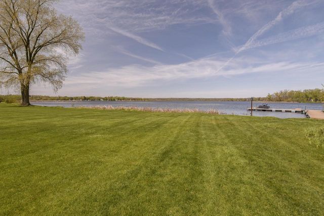 966 Bay View CIRCLE, Mukwonago, WI 53149
