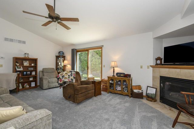 966 Bay View CIRCLE, Mukwonago, WI 53149