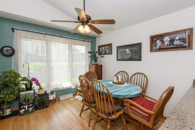 966 Bay View CIRCLE, Mukwonago, WI 53149