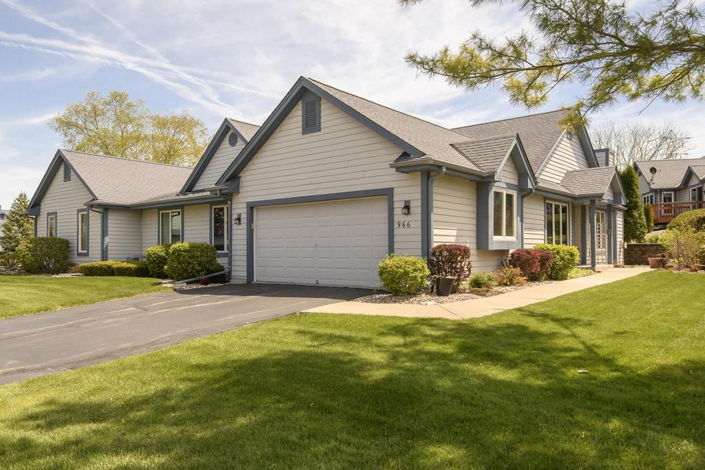 966 Bay View CIRCLE, Mukwonago, WI 53149