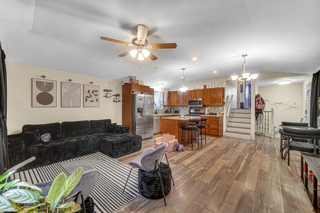 10339 S Calumet Avenue, Chicago, IL 60628