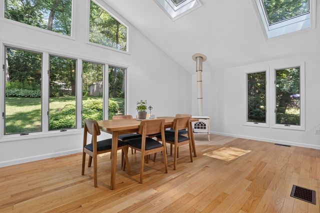 5 Holbrook, Wayland, MA 01778