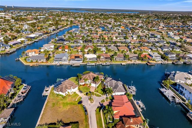 829 Bluebonnet CT, Marco Island, FL 34145