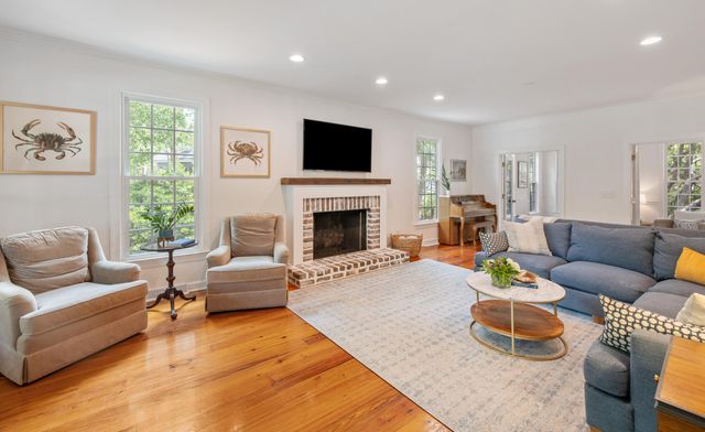 610 Hobcaw Bluff Drive, Mount Pleasant, SC 29464