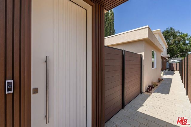 5912 Mammoth Avenue, Sherman Oaks, CA 91401