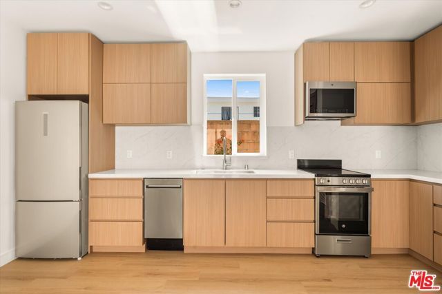 5912 Mammoth Avenue, Sherman Oaks, CA 91401