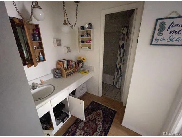 1300 S Parker Rd 11, Denver, CO 80231