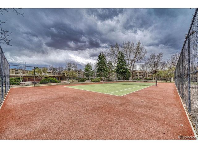 1300 S Parker Rd 11, Denver, CO 80231
