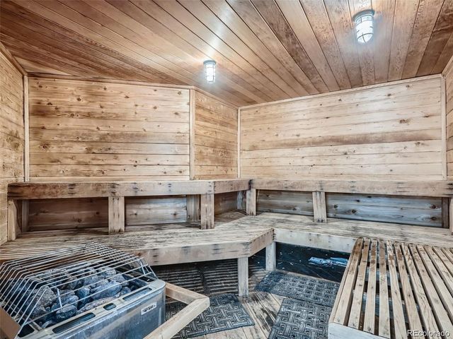 1300 S Parker Rd 11, Denver, CO 80231