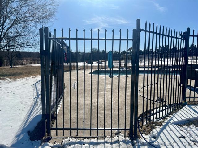 19950 W Hwy 33 Road, Sapulpa, OK 74066