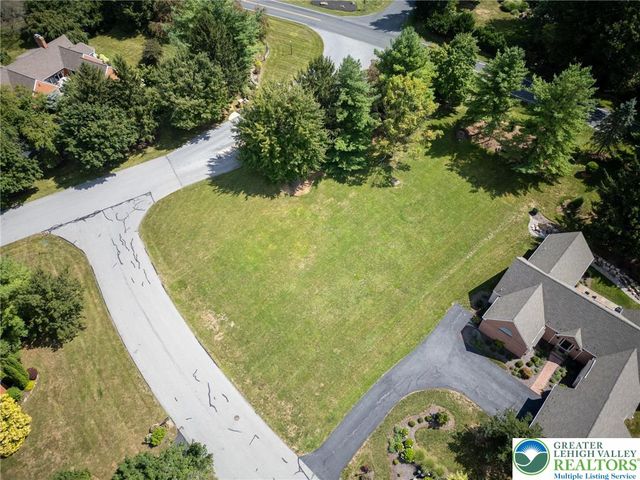 2520 Gracie Lone, Lower Macungie Twp, PA 18062
