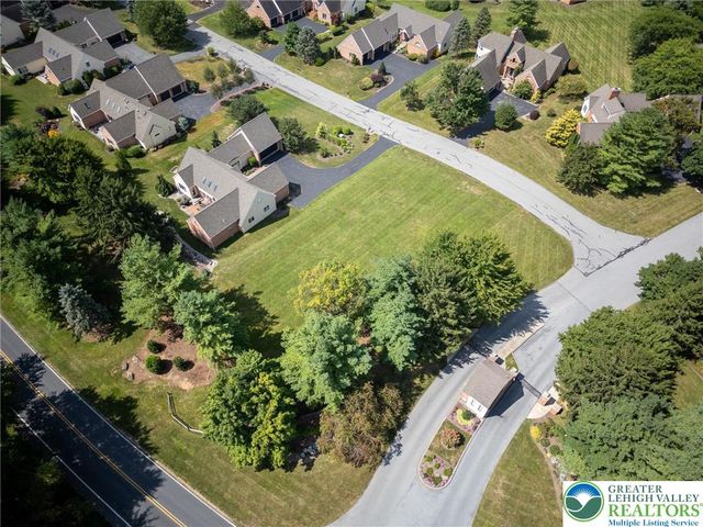 2520 Gracie Lone, Lower Macungie Twp, PA 18062