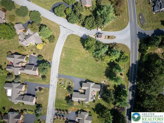 2520 Gracie Lone, Lower Macungie Twp, PA 18062