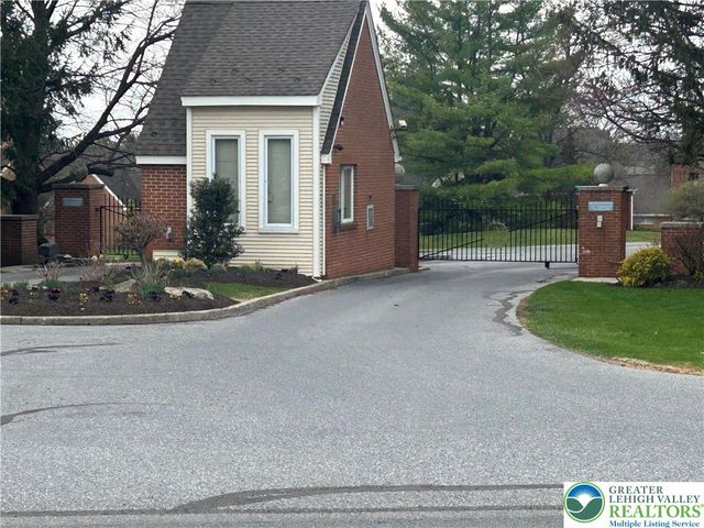 2520 Gracie Lone, Lower Macungie Twp, PA 18062